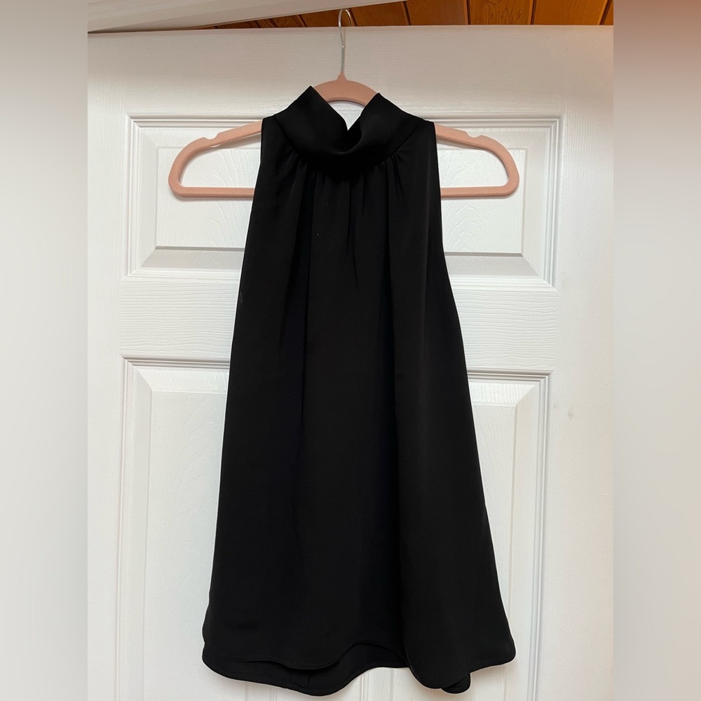 Aritzia - Babaton elegant sleeveless blouse